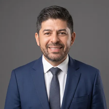 Elisaut González, Asesor fiscal y contable en Extranjería Clara