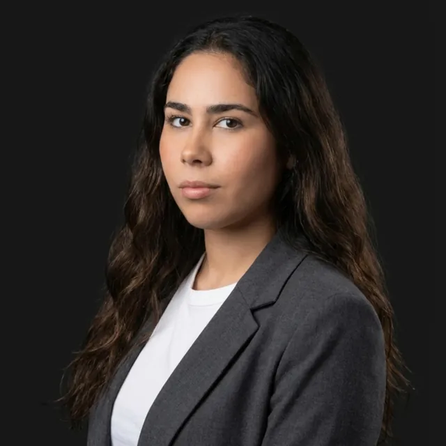 Adriana Arellano, Operaciones en Extranjería Clara