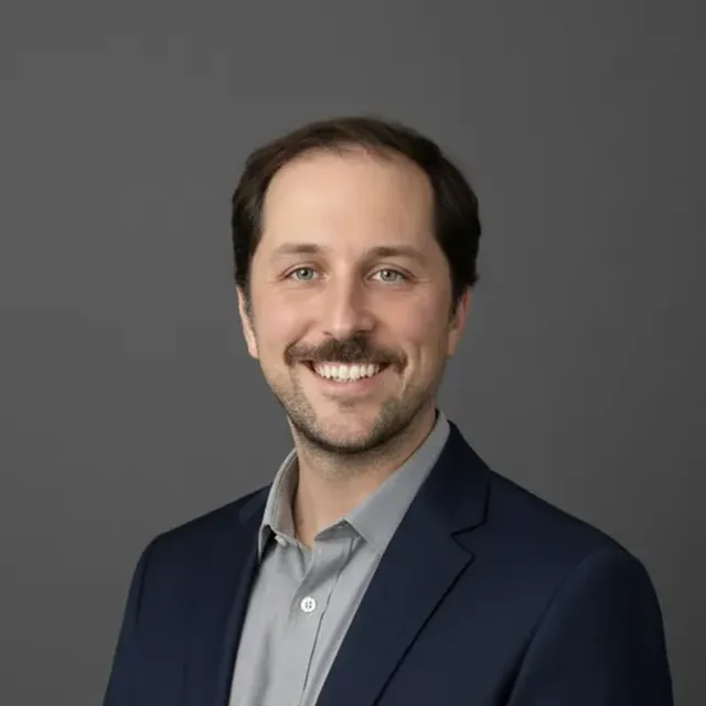 Guillermo Valderrábano, CEO / Fundador en Extranjería Clara